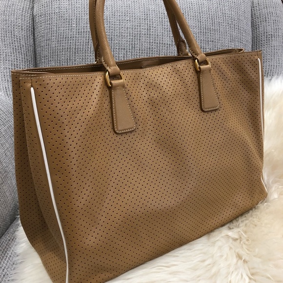 Authentic Prada Saffiano Fori Bag - Picture 3 of 6